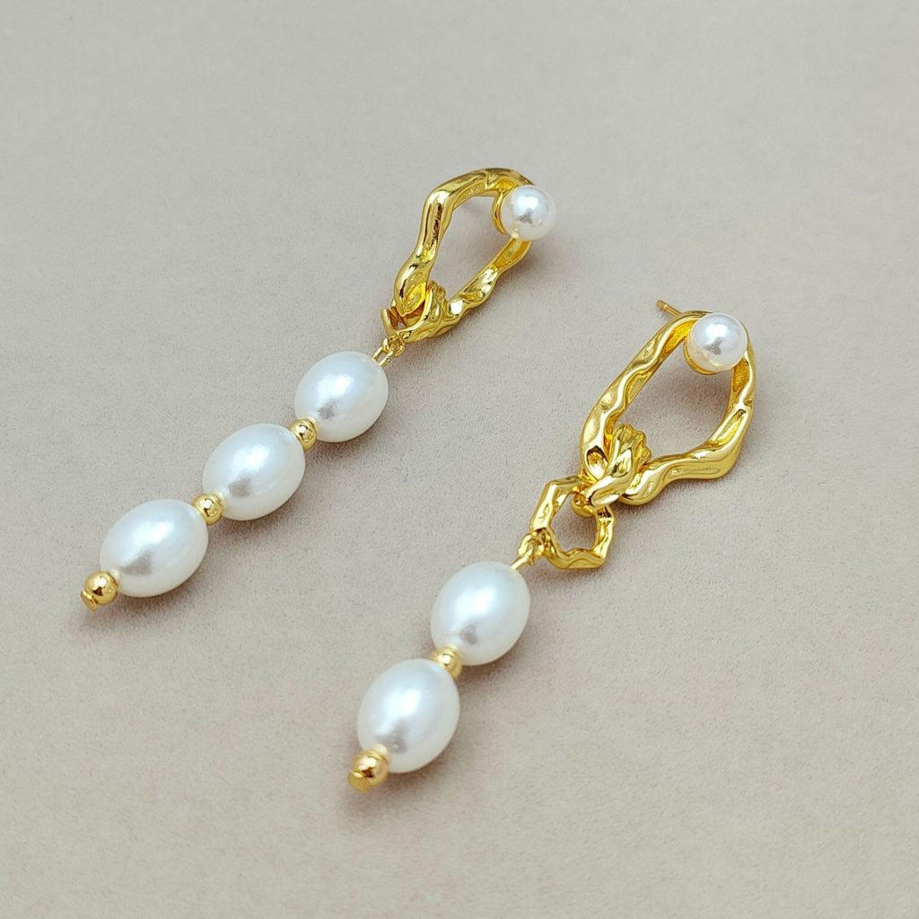 Asymmetric pearl gold dngle earrings SB-E2408027