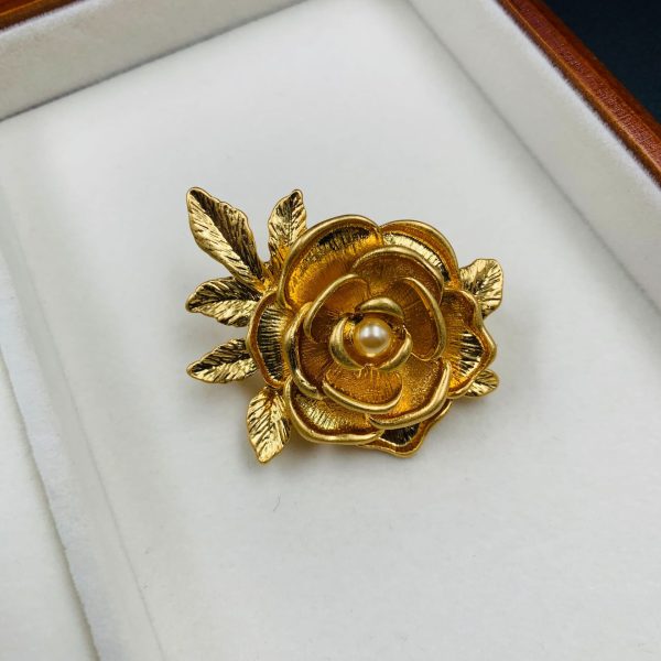 Elegant flower gold-plated coat brooch JY-H2408001