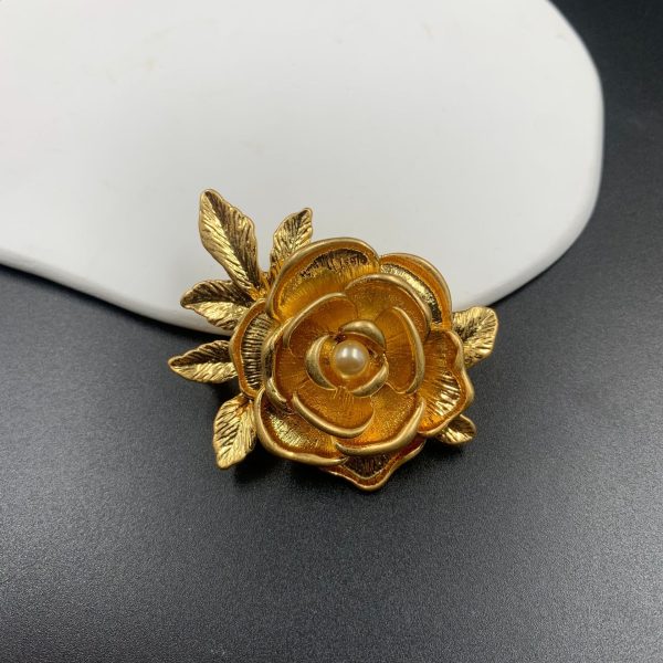Elegant flower gold-plated coat brooch JY-H2408001