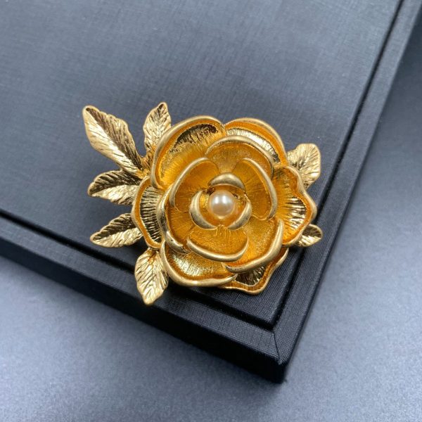 Elegant flower gold-plated coat brooch JY-H2408001