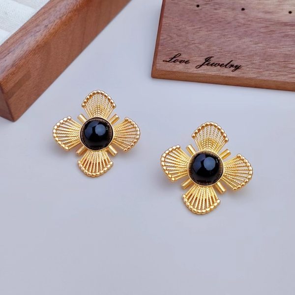 Hollow Artwork AW Design Gold Earrings SB-E2408002