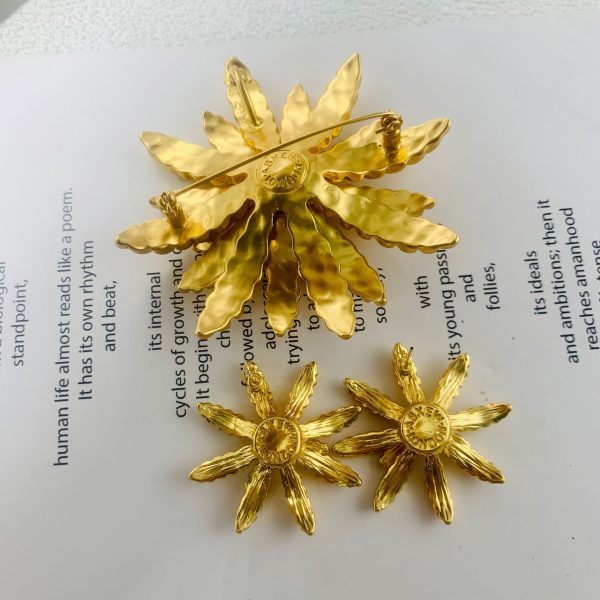Western style multilayer gold brooch JY-H2408002